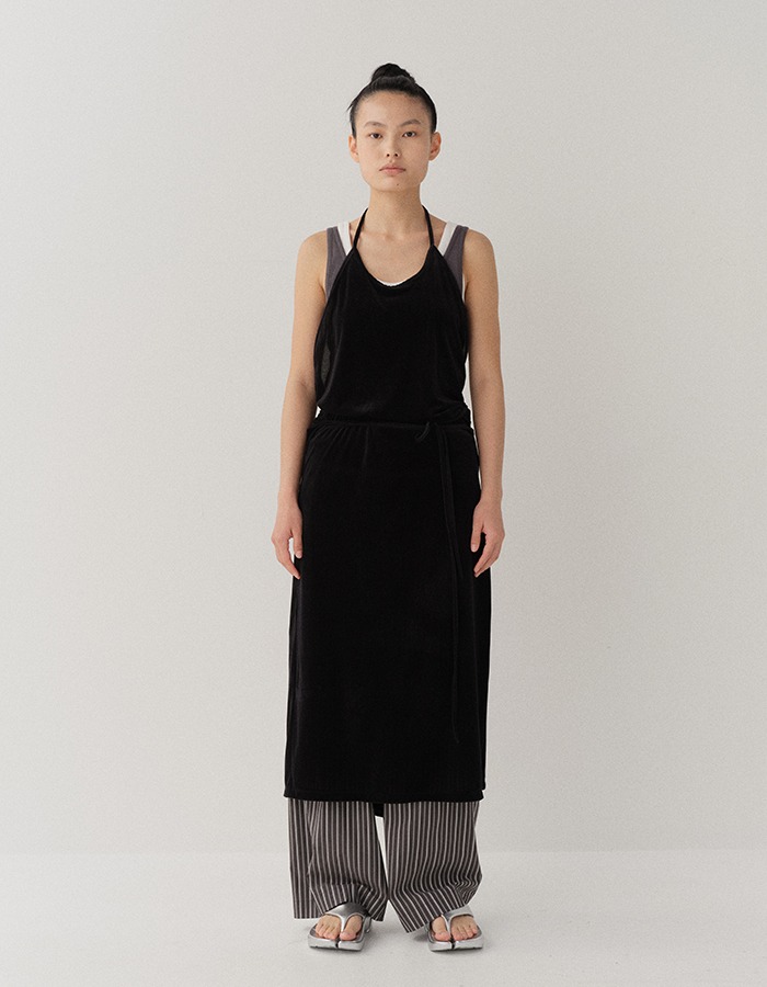 courbui) 라이트벨벳 홀터넥 랩 드레스 (BLACK)
