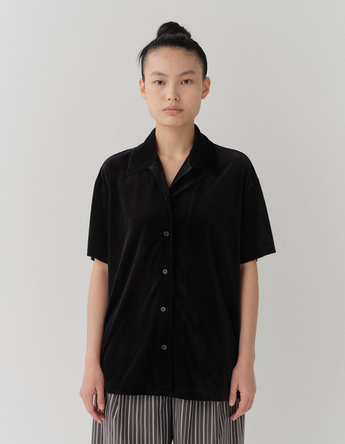 courbui) 라이트벨벳 하프 슬리브 투웨이 셔츠 (BLACK)